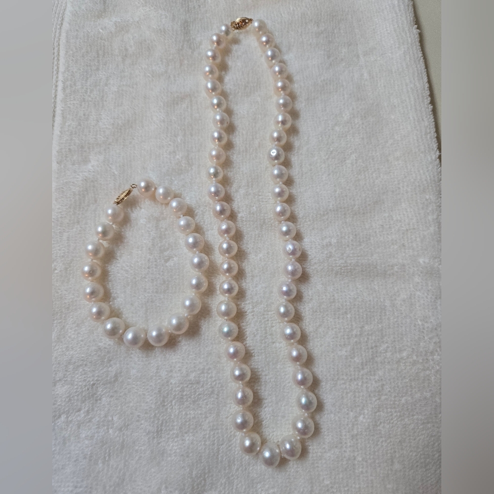 Pearl Necklace and Bracelet Set. Medium Sz. 16", 6"